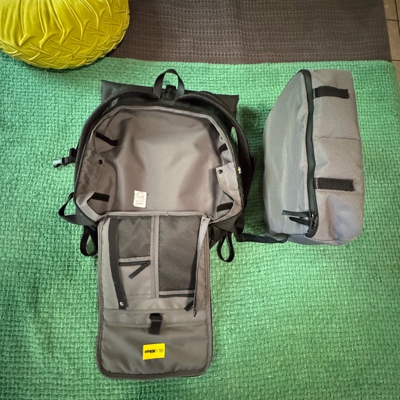 Nikon Black Roll-Top Water Proof Camera Bag - Picture 10 of 12